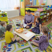 Маленькие исследователи Маленькие исследователи.